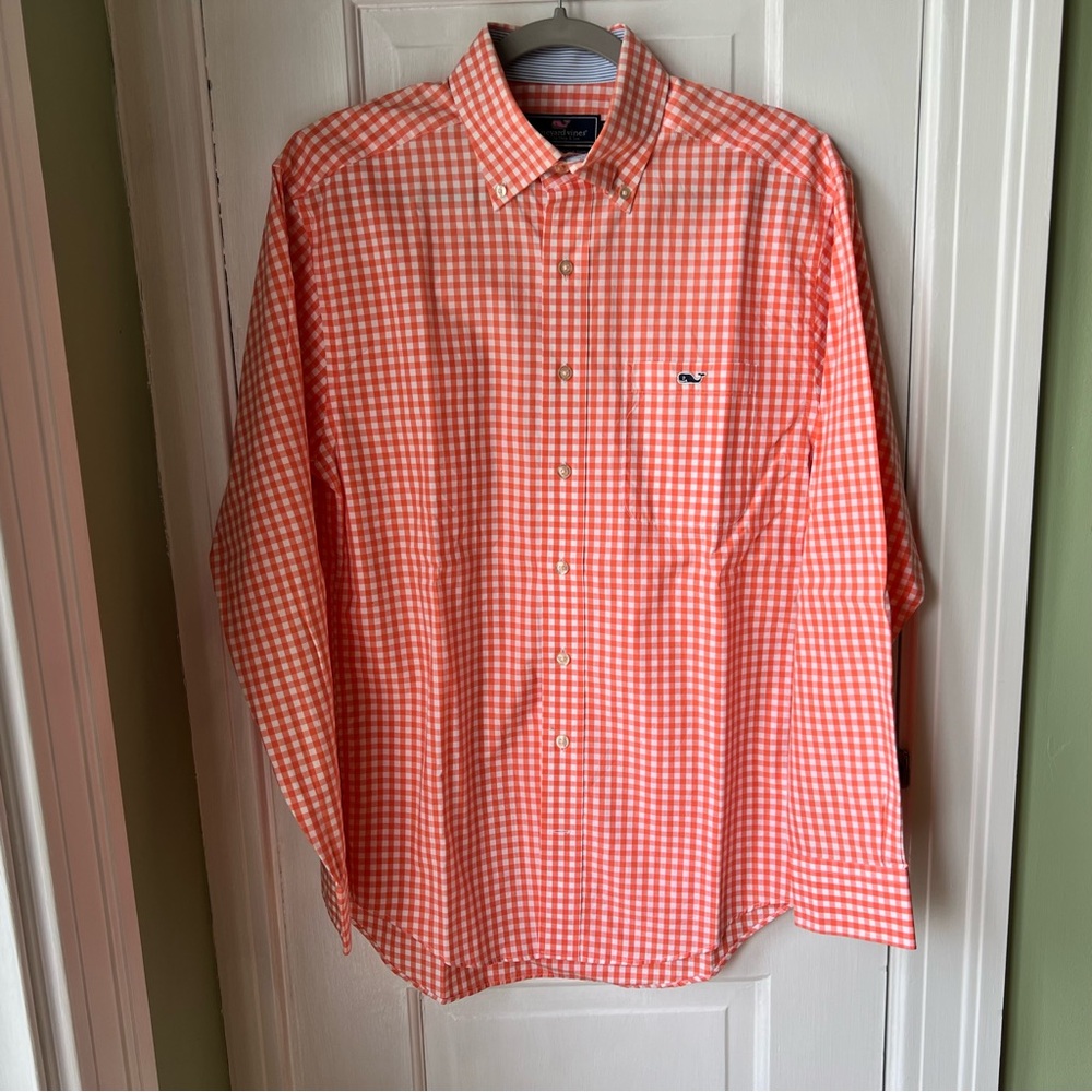 VINEYARD VINES Men’s Classic Fit Tucker Shirt
Orange and White Check Size Small